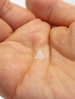 奇跡的に生まれるピラミッド結晶塩とテラヘルツの光が融合！／シンソルトピラミッド／カムナ通信vol.39